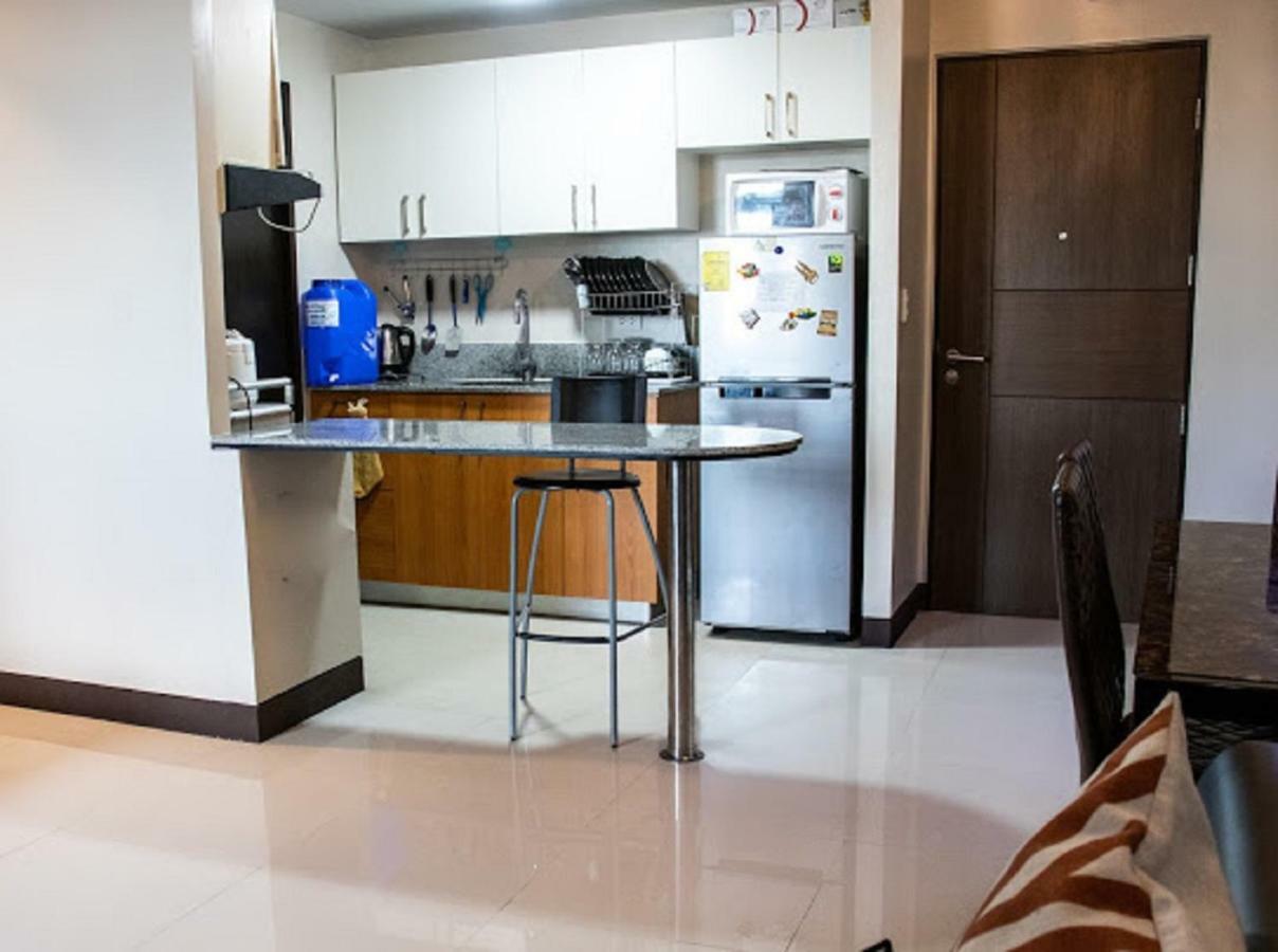 Cubao Manhattan Heights Unit 5A Tower C Quezon City Esterno foto