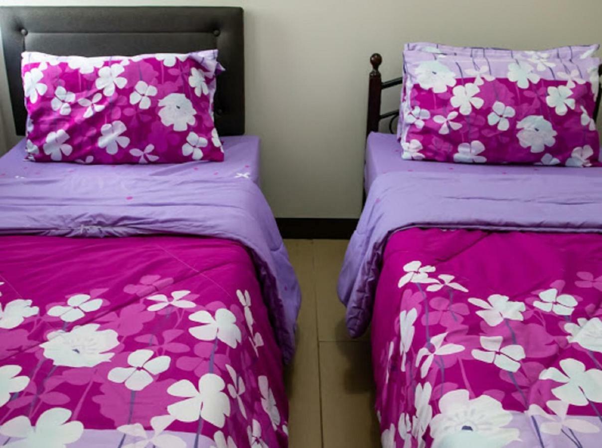 Cubao Manhattan Heights Unit 5A Tower C Quezon City Esterno foto